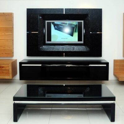 שולחן סלון מעץ שחור קרוק