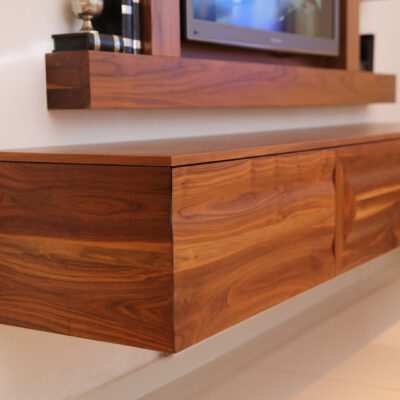 מזנון תלוי ומסגרת לטלויזיה גבריאל