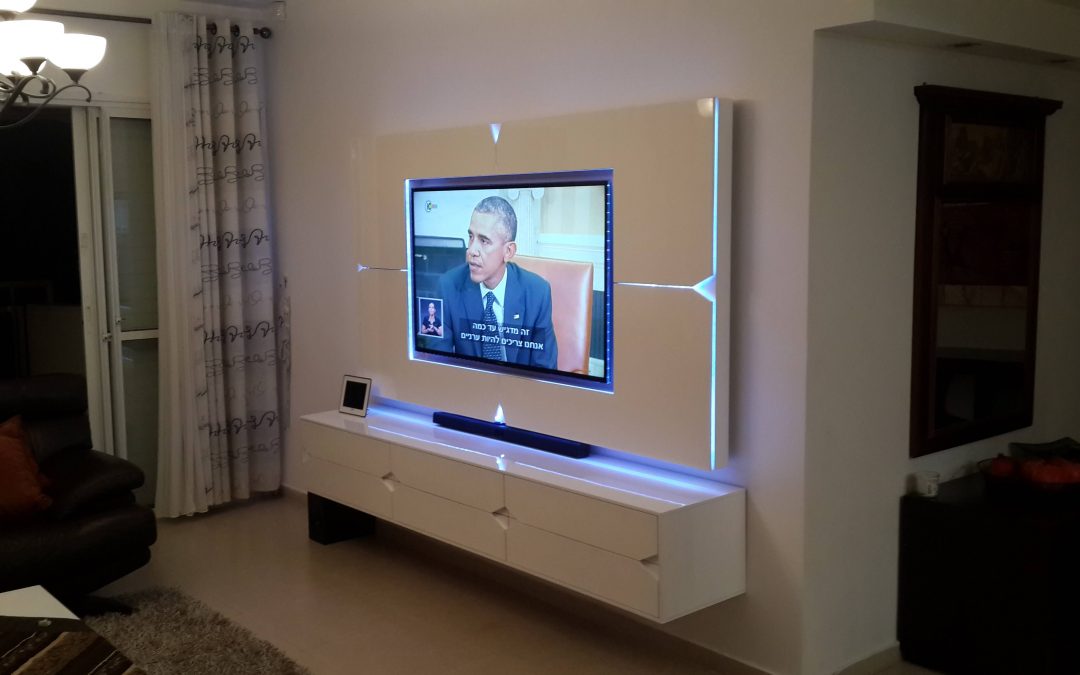מסגרת לטלויזיה דגם 'מעויינים'