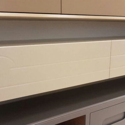 מזנון תלוי לבן דגם 'סיוון' © קומפי רהיטים