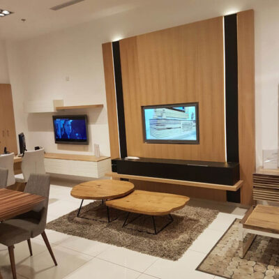 יחידת חיפוי קיר מעץ לפינת טלויזיה